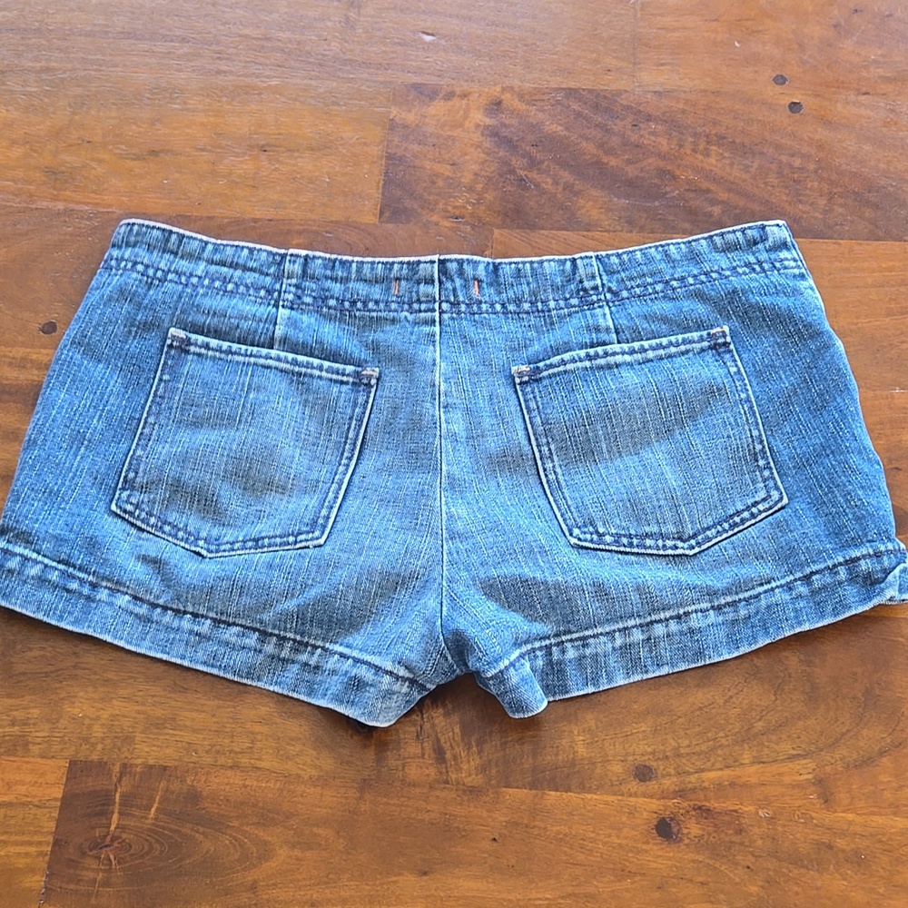 Gap Y2K Low Rise Blue Denim Shorts Size 10 - Picture 4 of 7